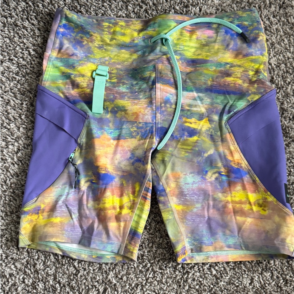 Lululemon Athletica Cargo hiking shorts size 12